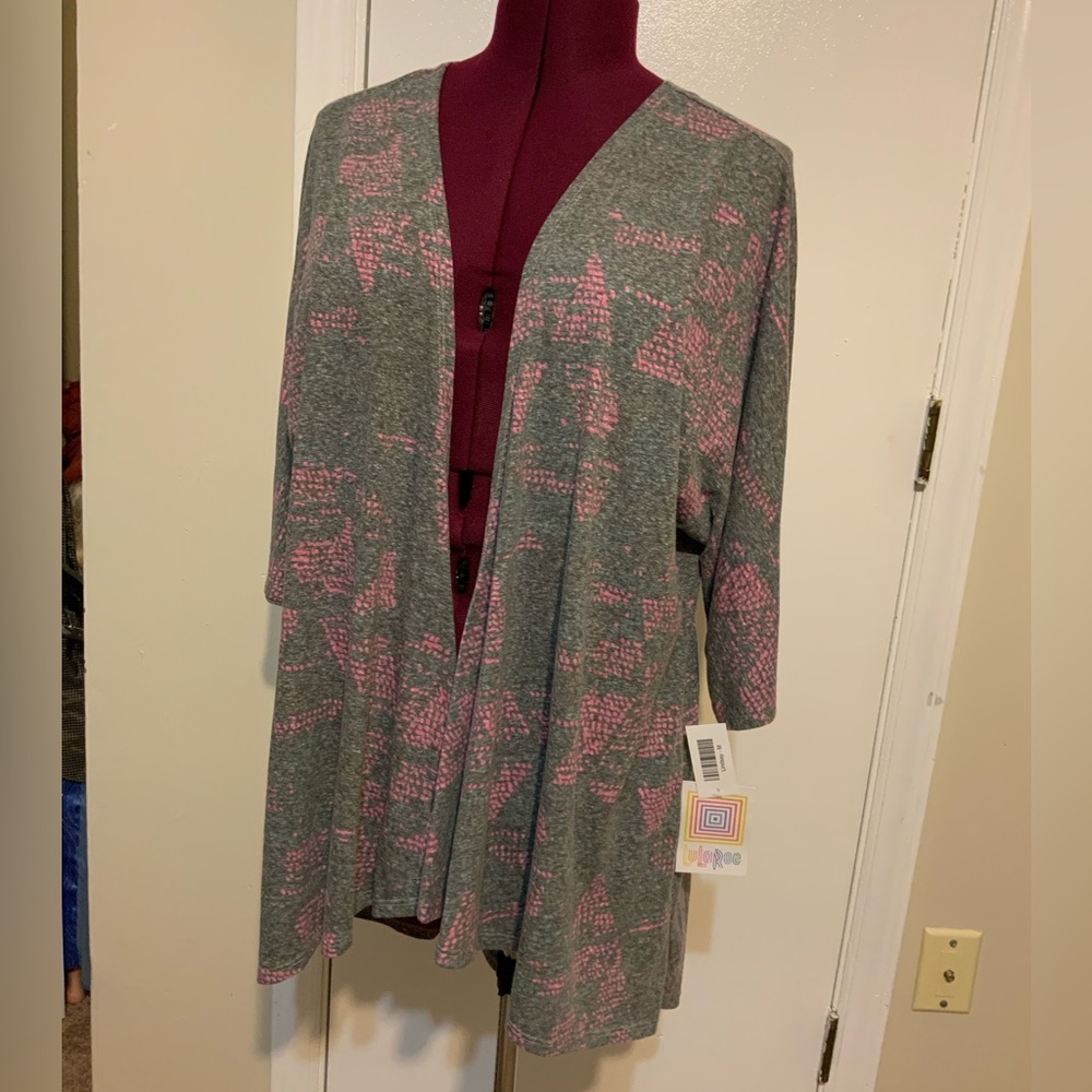 NWT LulaRoe Lindsay Kimono Cardigan Sweater Grey & Pink Pattern 3/4 Sleeves